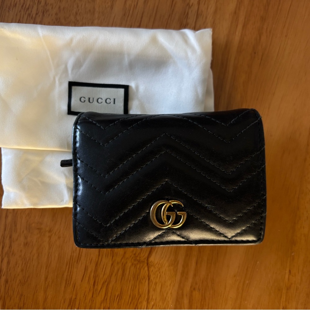 Gucci Black Quilted Leather Wallet with Iconic Marmont GG Logo